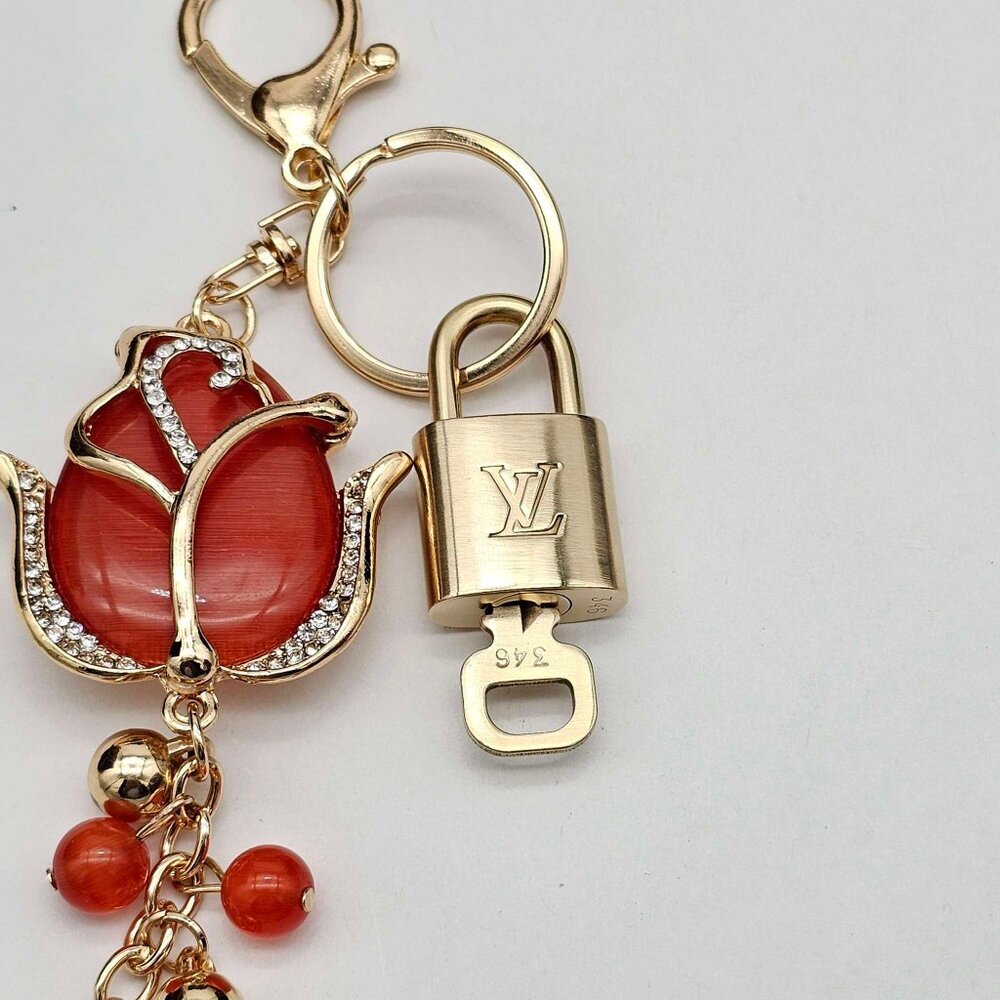 Louis Vuitton Gold Padlock 🔒 Key Set Authentic LV w/ Unbranded Flower Keychain - Picture 6 of 7